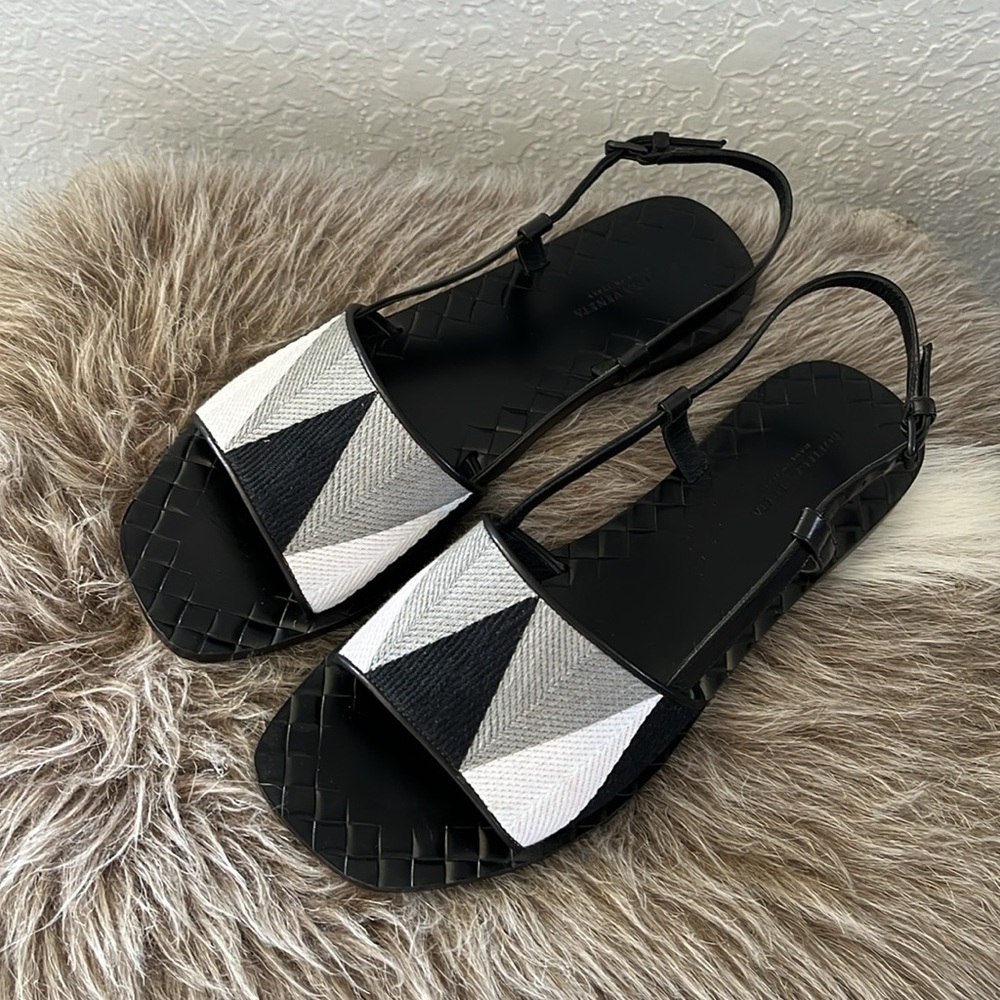 Flat Bottega Veneta Sandals - Picture 9 of 14